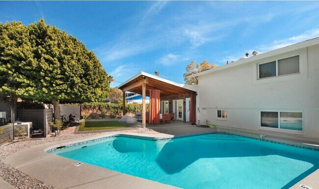 Building Photo - 8620 E San Miguel Ave