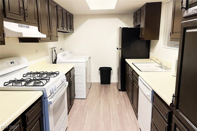 Building Photo - 4650 Koval Ln