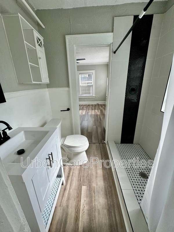 Building Photo - 236 10th Ave NE