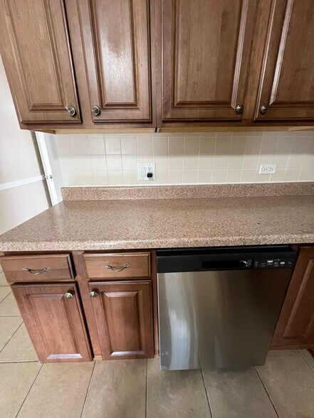 Building Photo - 4718 N Laramie Ave