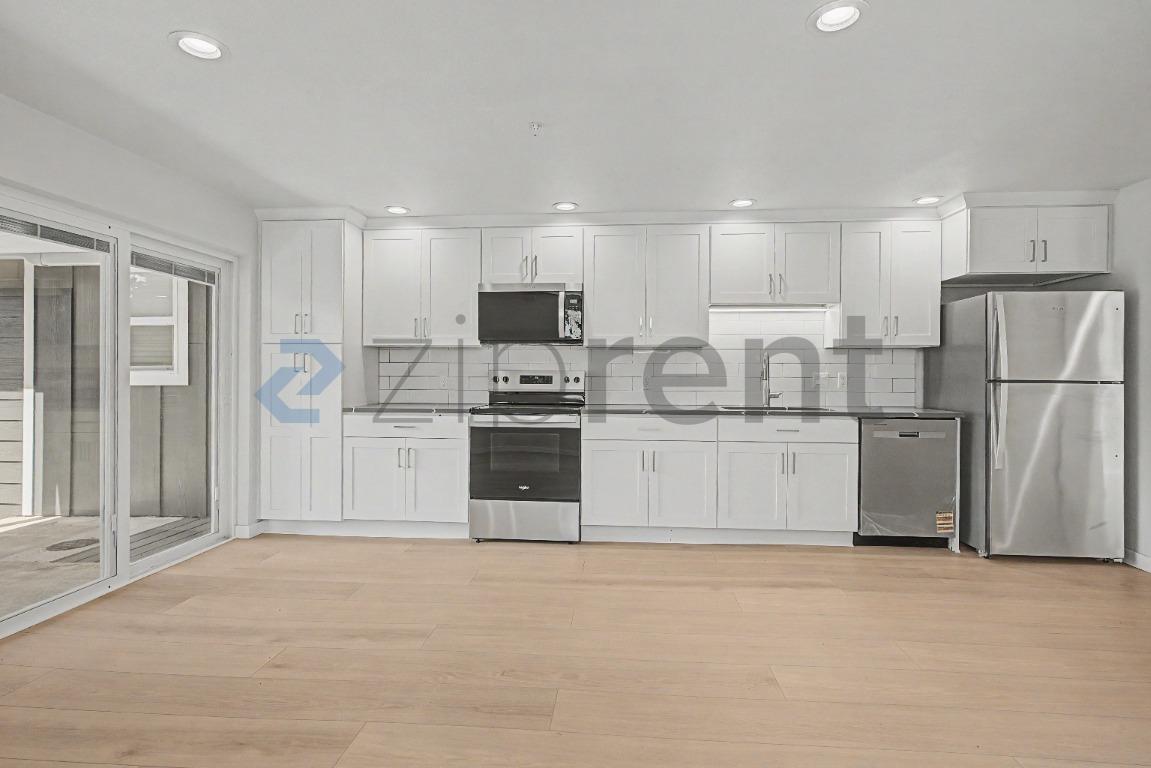 Building Photo - Unit 4323