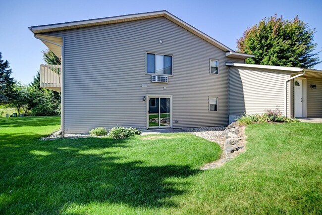 Building Photo - Broadway Drive - Sun Prairie