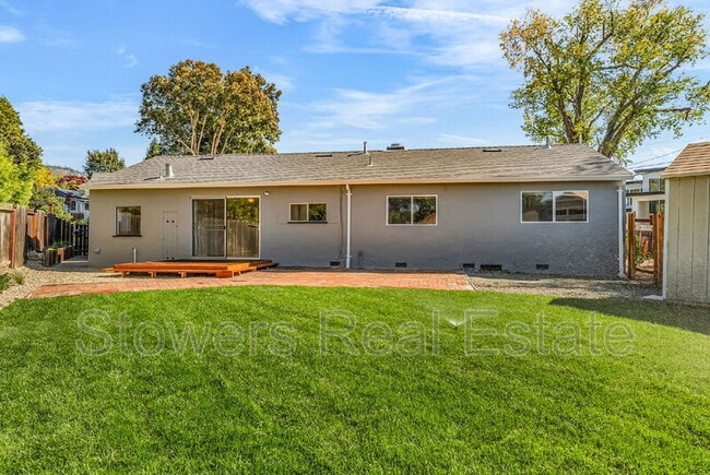 Building Photo - 275 Cameo Dr