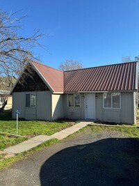 Building Photo - Enjoy living outside of town!
