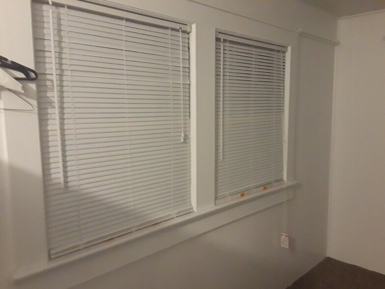 Building Photo - 858 Highland Ave NE