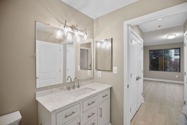 Building Photo - One Bed One Bath Condo in Tenleytown