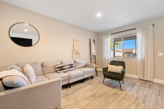 Building Photo - 82934 Vía Venecia