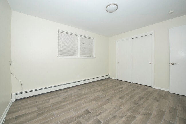 Building Photo - 2402 N 76th Ct
