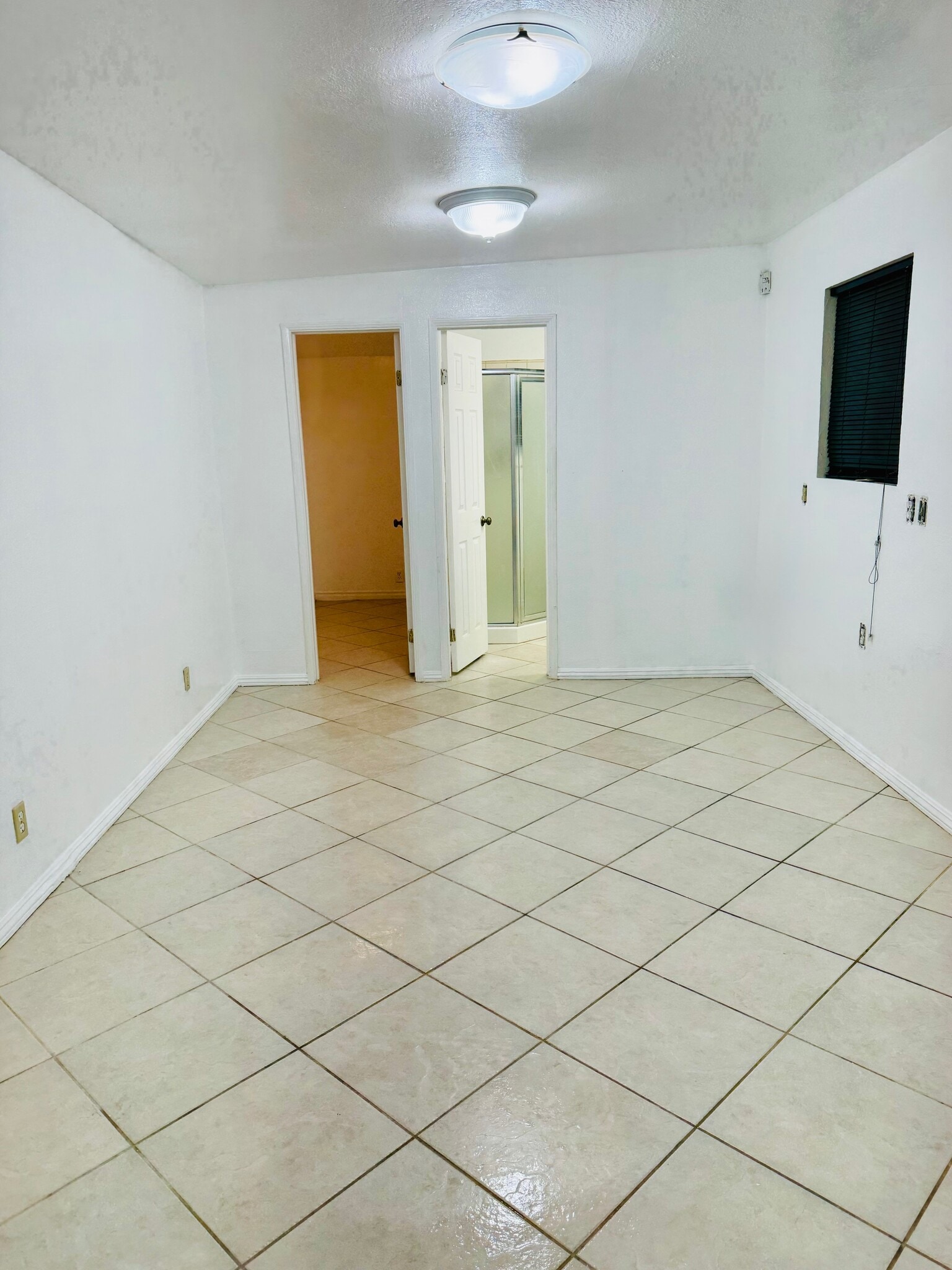 Building Photo - 2620 Graham Ave