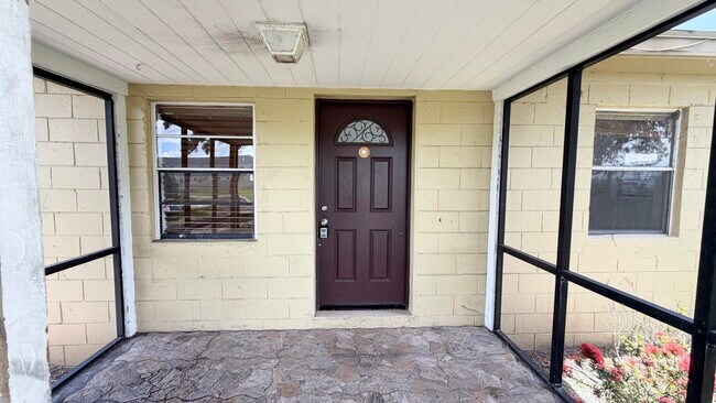 Building Photo - 310 Dickson Dr