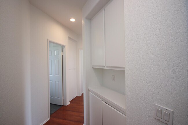 Building Photo - 1100 Rosewalk Way