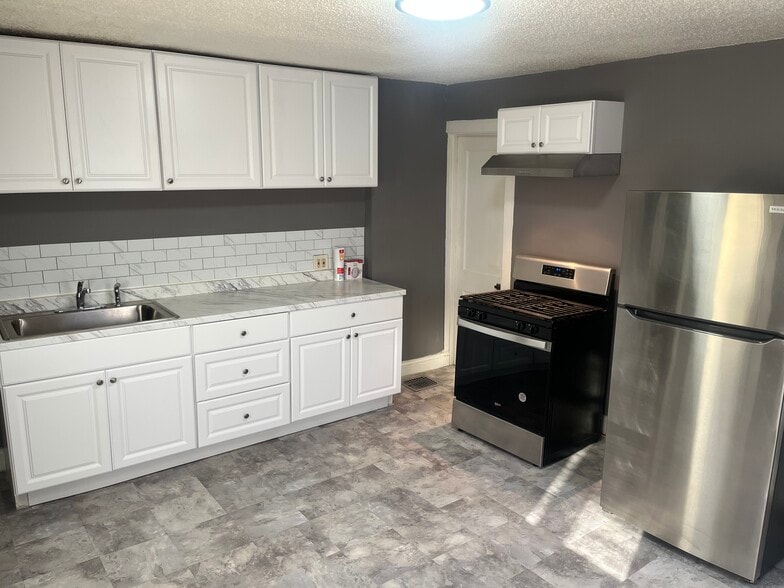 Building Photo - 131 Tolland St