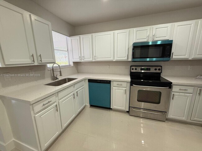 Building Photo - 1494 W 34th St