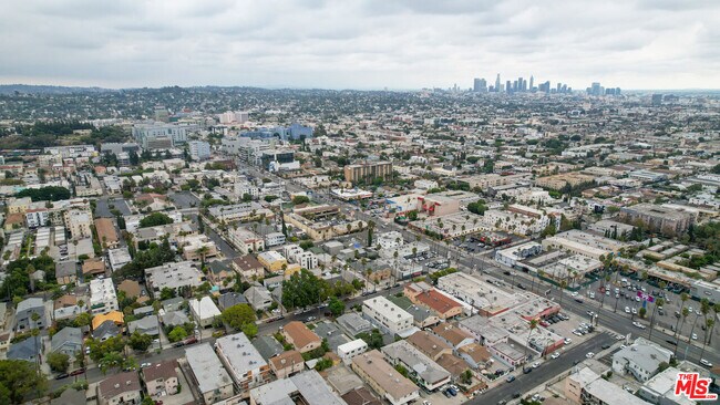 Building Photo - 1537 N Kingsley Dr