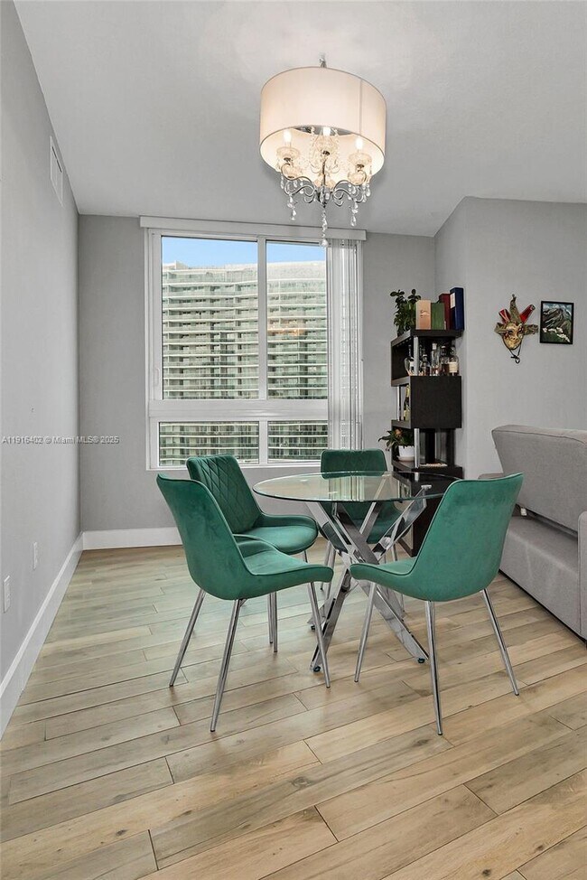 Building Photo - 1900 N Bayshore Dr