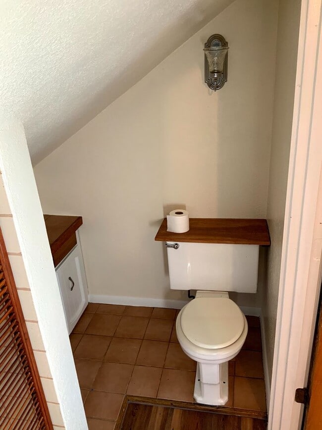 Building Photo - 1 Bedroom Unit in Whiteaker