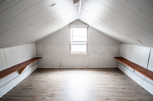 Building Photo - 525 Sewanee St