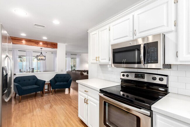 Building Photo - 2923 N 81st Pl