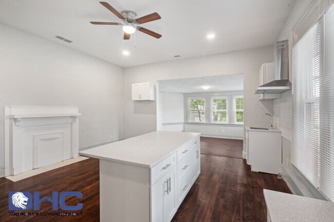 Building Photo - 3556 E Main St