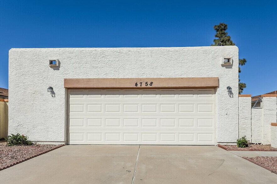 Building Photo - 4758 W Escuda Dr