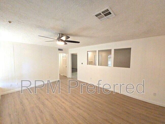 Building Photo - 12702 Ravensway Dr