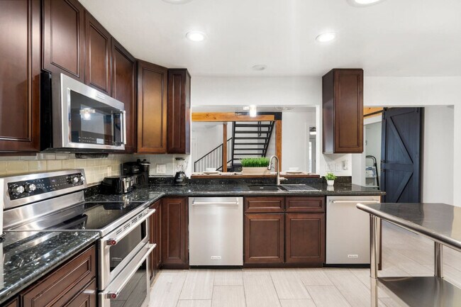 Building Photo - 3733 E Dahlia Dr