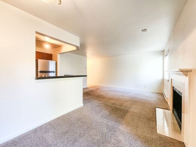 Building Photo - Beautifully Updated & Exceptionally Conven...