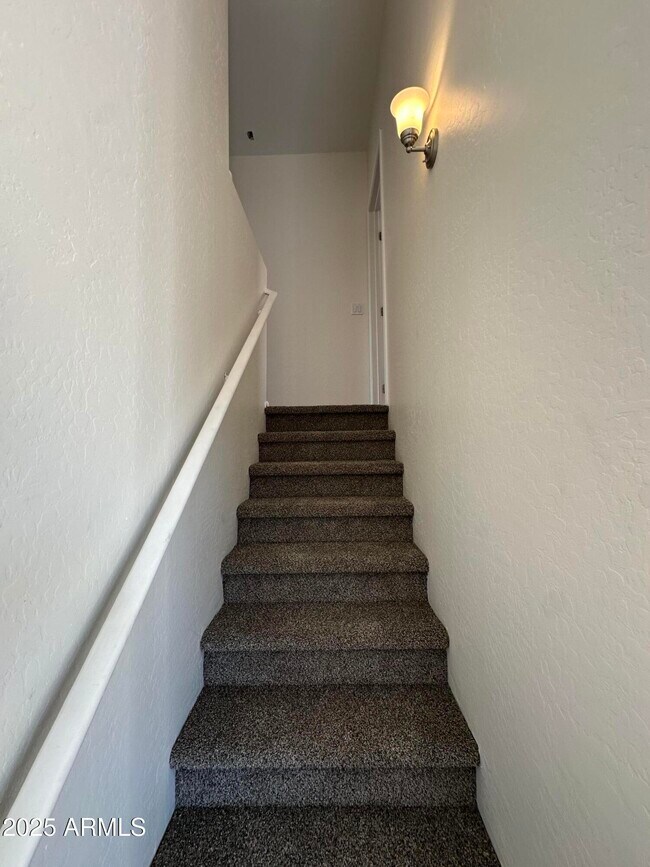 Building Photo - 1015 S Val Vista Dr