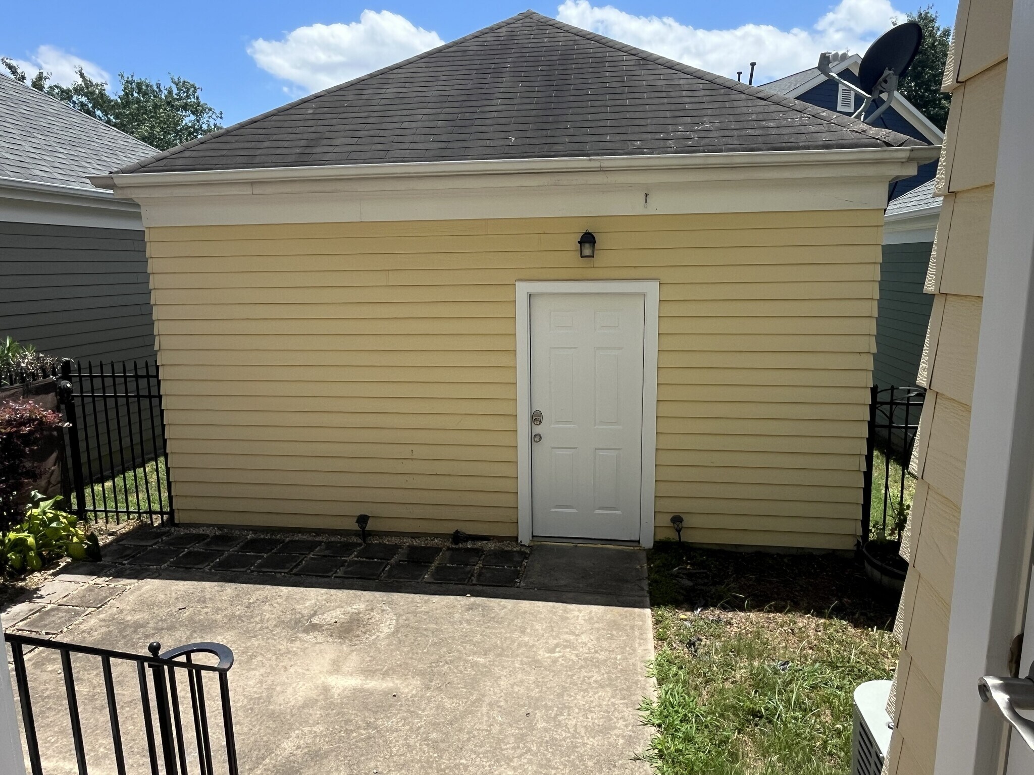 Building Photo - 527 Dubois Ct