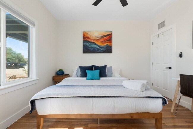 Building Photo - 1407 E McKinley St