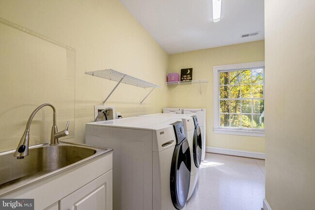 Building Photo - 1854 Valley Wood Rd