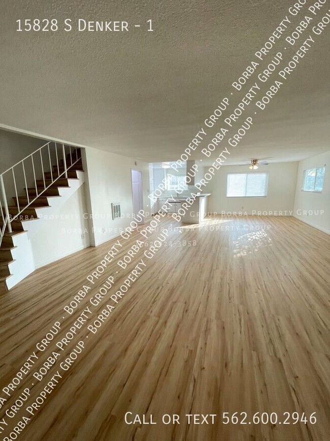 Building Photo - SPACIOUS 3 BEDROOM 1.5 BATHROOM TOWNHOME W...