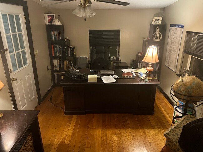 Building Photo - 525 Maple Ave