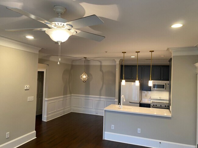 Building Photo - Charming 1-Bedroom Home in Secure Cary Location with Modern Finishes!
