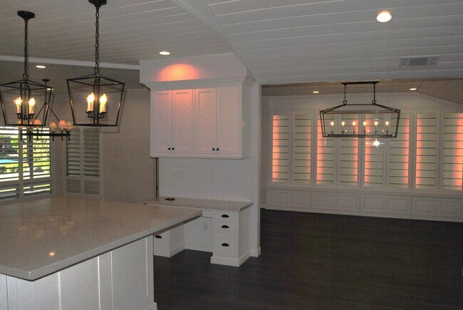 Building Photo - 7112 Darrin Ave