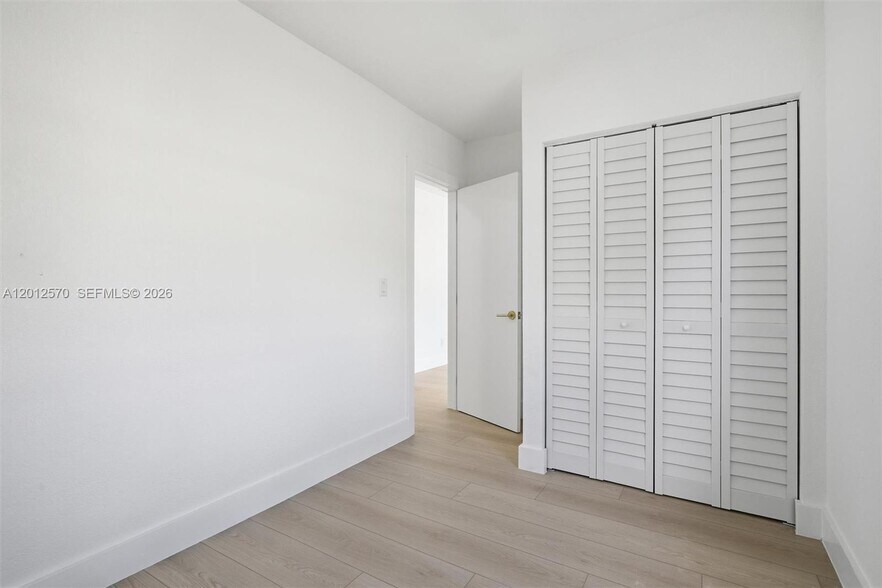 Building Photo - 461 Plover Ave
