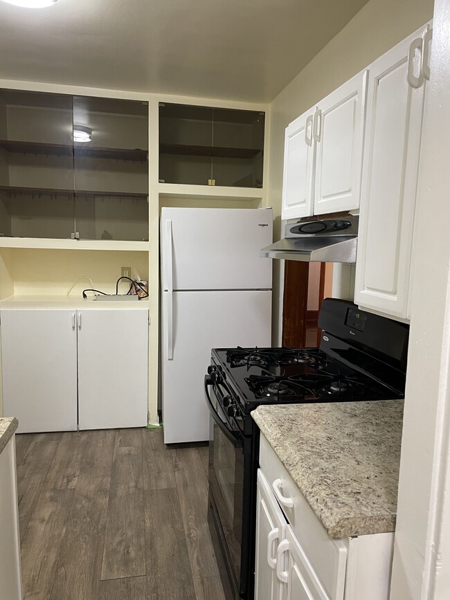 Kitchen - abundant cabinet space - 340 Highland Ave