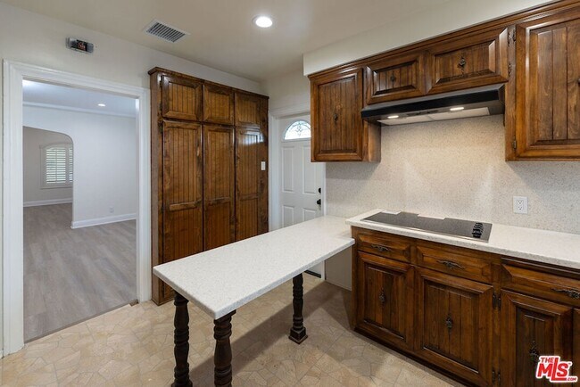 Building Photo - 4360 Kraft Ave