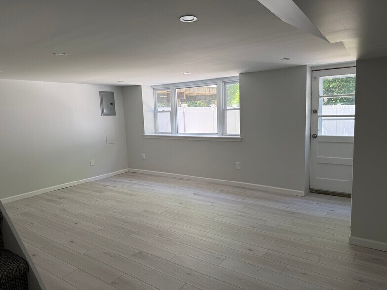 Building Photo - 11746 Colman Rd