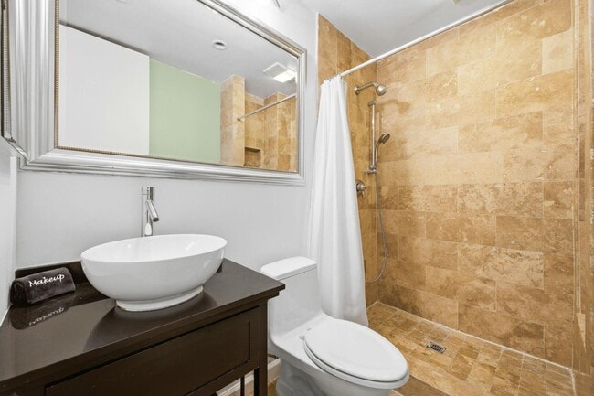 Building Photo - 6333 La Jolla Blvd