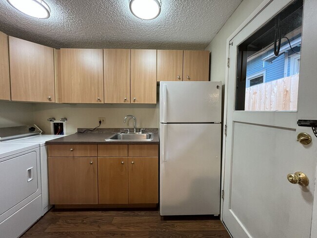 Building Photo - Bright 2-Bedroom Home with Open Living Are...