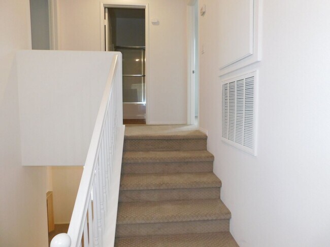 Building Photo - Exceptional 3 bed, 3.5 bath home in Irvine.