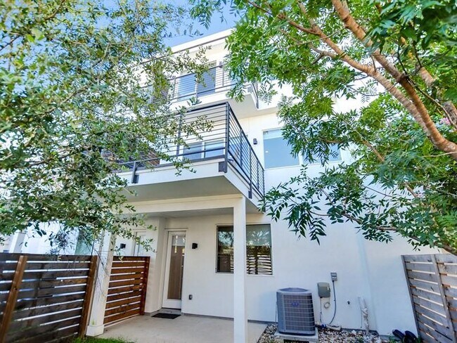 Building Photo - 1801 E 2nd St