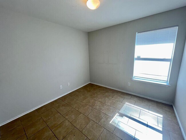Building Photo - 112 Cowboy Cove