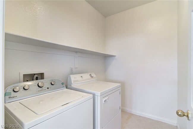 Building Photo - 6180 Bridgeport Hills Ave