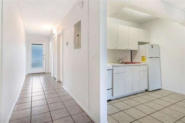 Building Photo - 1400 SW 124th Terrace