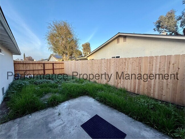 Building Photo - 3401 Squire Ln