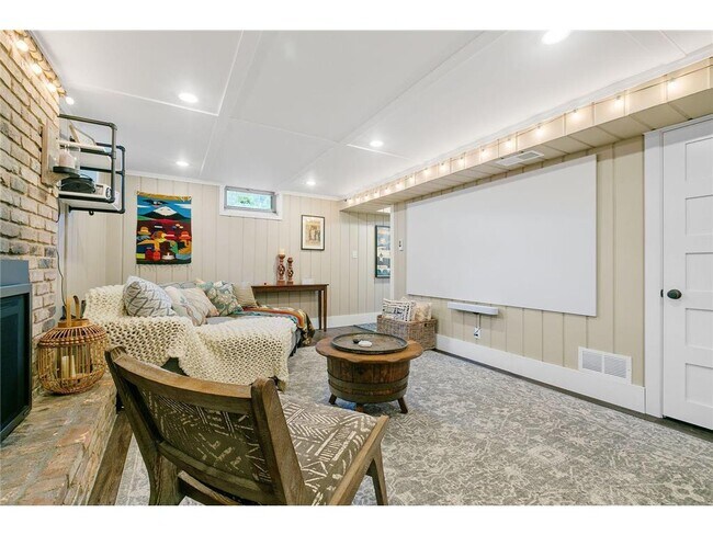 Building Photo - 1620 Winnetka Ave N