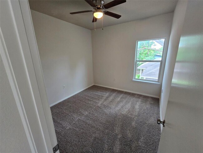 Building Photo - 1604 Singleton Ave