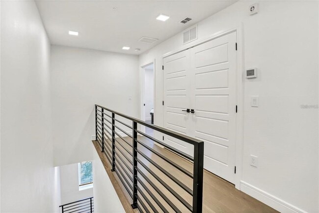 Building Photo - 212 E Pineloch Ave